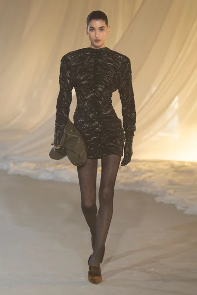 Look 19